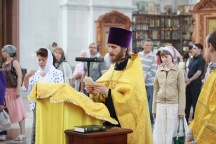 Пребывание ковчега с мощами св. благоверного князя Александра Невского в Спасо-Преображенском кафедральном соборе г. Хабаровска. 26 июня 2011г.