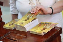 Пребывание ковчега с мощами св. благоверного князя Александра Невского в Спасо-Преображенском кафедральном соборе г. Хабаровска. 26 июня 2011г.