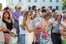 Праздник семьи, любви и верности в Хабаровске.  Венчание супружеских пар архиепископом Хабаровским и Приамурским Игнатием. 17 июля 2011г.