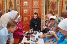 Молебен пред иконой Пресвятой Богородицы «Всецарица»,  пятилетие храма, расположенного на территории  онкологического центра. 31 августа 2011