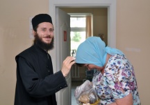 Молебен пред иконой Пресвятой Богородицы «Всецарица»,  пятилетие храма, расположенного на территории  онкологического центра. 31 августа 2011